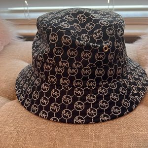 Michael kors bucket hat